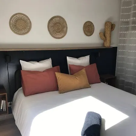Ensoleille-terrasse - Parking Gratuit - Isle Sur La Sorgue Apartment *